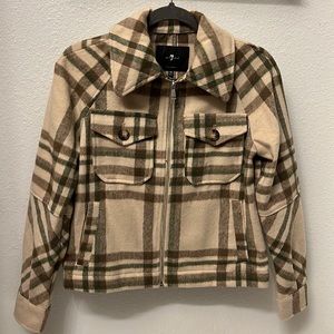 Super cute, zip-up shacket